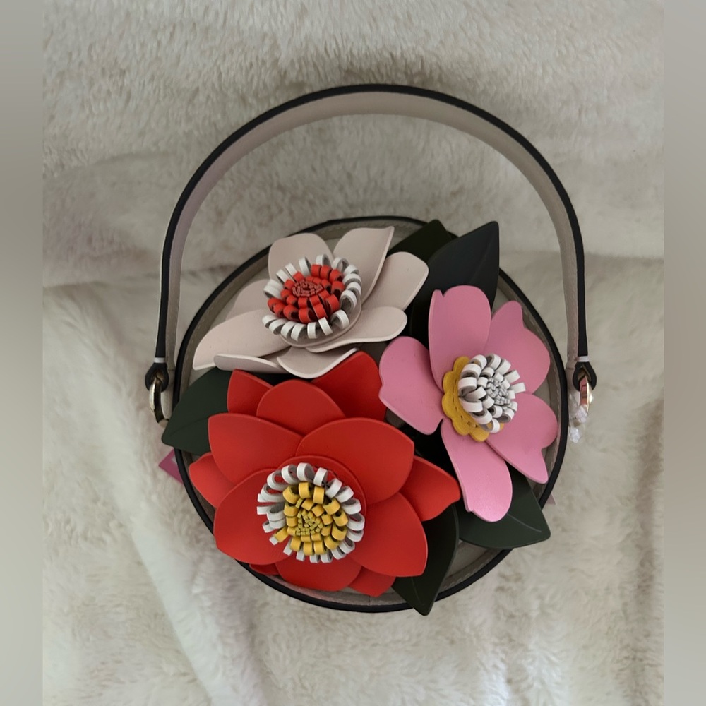 NWT Kate Spade NY brand new 3D wicker flower pot crossbody bag with leather trim - Picture 3 of 4